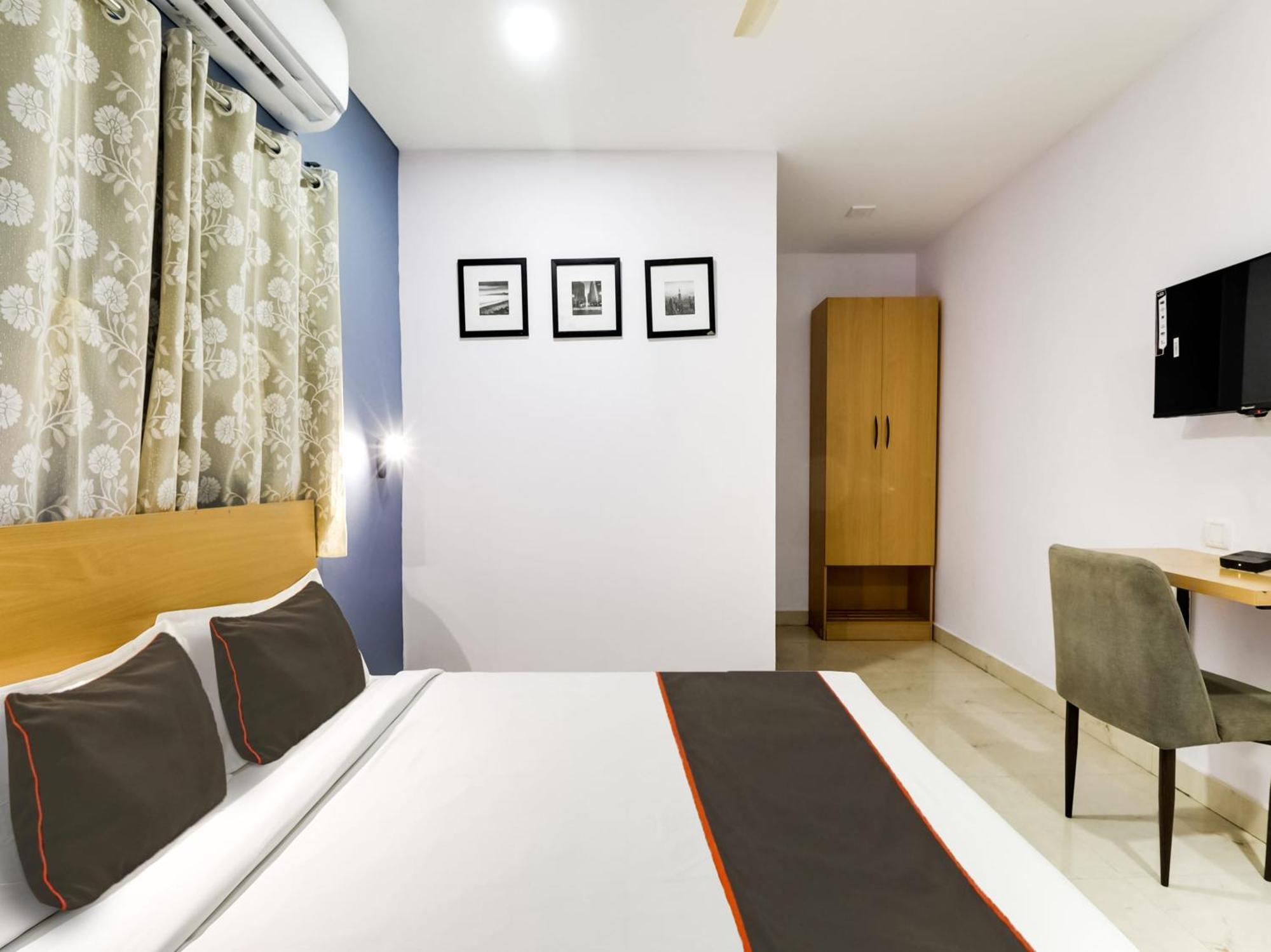 Collection O Golden Gate Hotel Hyderabad Exterior photo